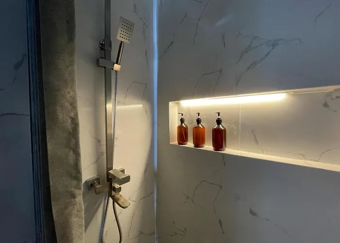 Apartment Pinecrest Residential